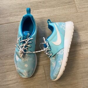 Nike Roshe Running Snowflake Shoes
